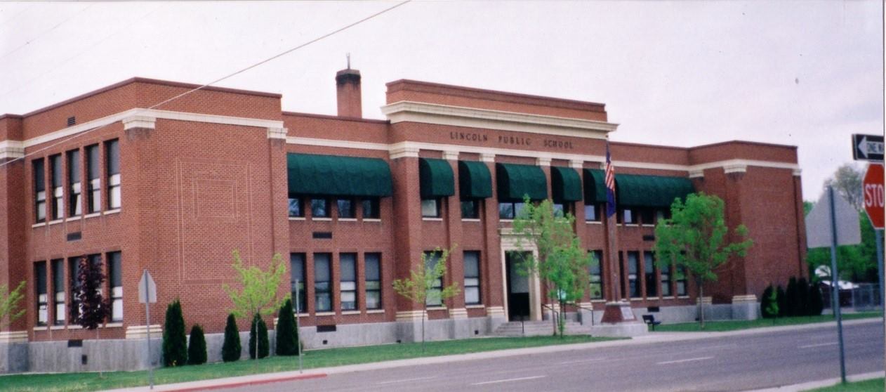 Lincoln Elementary School exterior.
